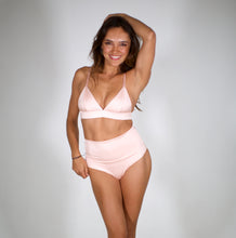 Load image into Gallery viewer, NEW YORK Pin Up Shorts
