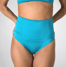 Load image into Gallery viewer, NEW YORK Pin Up Shorts
